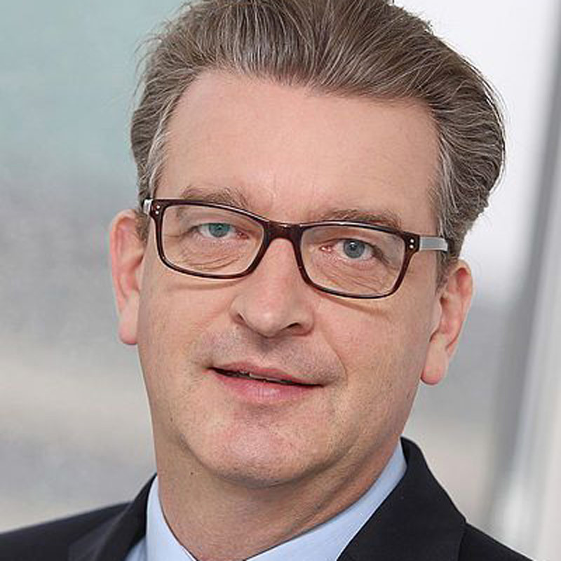 Douglas Graf von Saurma-Jeltsch Douglas Graf von Saurma-Jeltsch gehört zum Vorstand der Malteser Stiftung