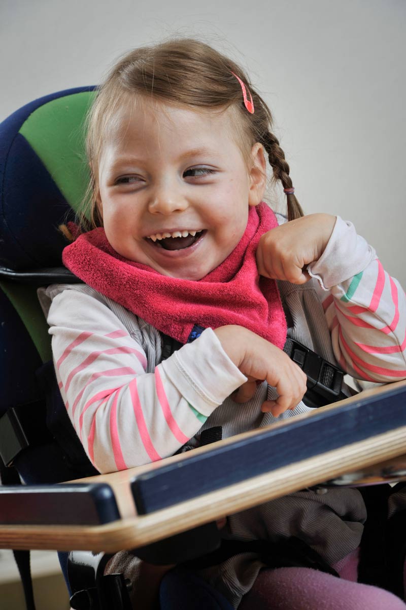 Kinder mit Behinderung können von Ihrer Zustiftung profitieren Von der Malteser Stiftung unterstütztes Kind mit Behinderung