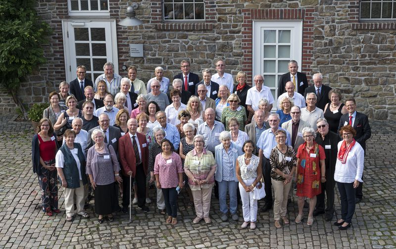Das Gruppenbild zeigt die Stifterinnen und Stifter beim Treffen der Malteser Stiftung im August 2019 in Ehreshoven.